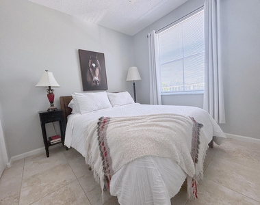 2080 Greenview Shores Boulevard - Photo Thumbnail 4