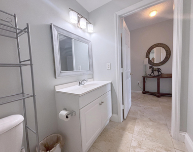 2080 Greenview Shores Boulevard - Photo Thumbnail 10