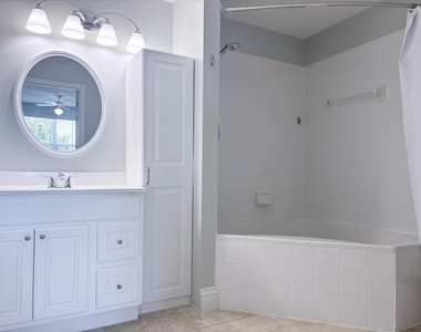 2080 Greenview Shores Boulevard - Photo Thumbnail 14