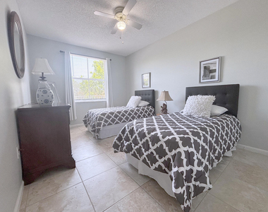 2080 Greenview Shores Boulevard - Photo Thumbnail 3