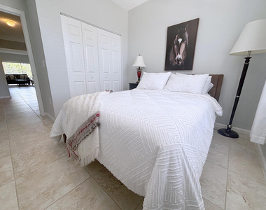 2080 Greenview Shores Boulevard - Photo Thumbnail 9