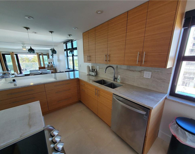 1401 N Riverside Drive - Photo Thumbnail 19