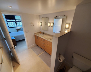 1401 N Riverside Drive - Photo Thumbnail 33
