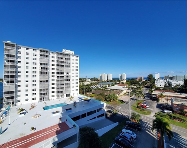 1401 N Riverside Drive - Photo Thumbnail 12