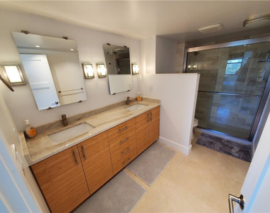 1401 N Riverside Drive - Photo Thumbnail 34