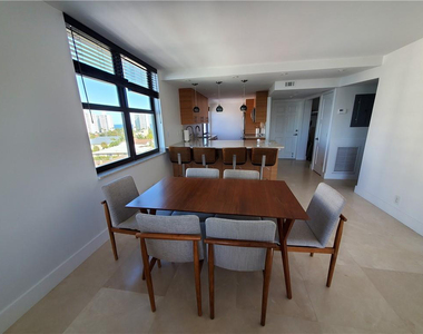 1401 N Riverside Drive - Photo Thumbnail 20