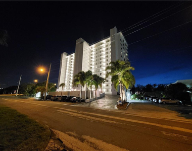 1401 N Riverside Drive - Photo Thumbnail 1