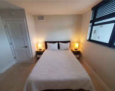 1401 N Riverside Drive - Photo Thumbnail 37