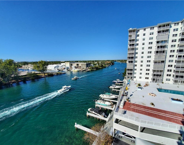 1401 N Riverside Drive - Photo Thumbnail 13