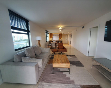 1401 N Riverside Drive - Photo Thumbnail 24
