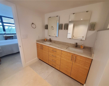 1401 N Riverside Drive - Photo Thumbnail 35