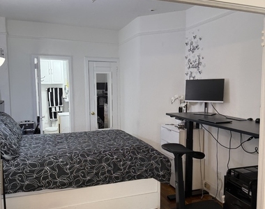 324 East 70th Street - Photo Thumbnail 1