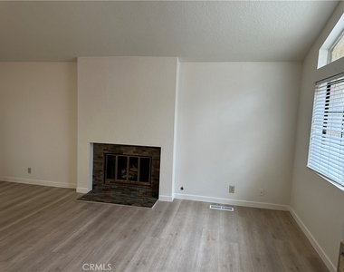 22518 Avenue San Luis - Photo Thumbnail 3