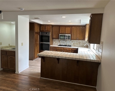 22518 Avenue San Luis - Photo Thumbnail 7