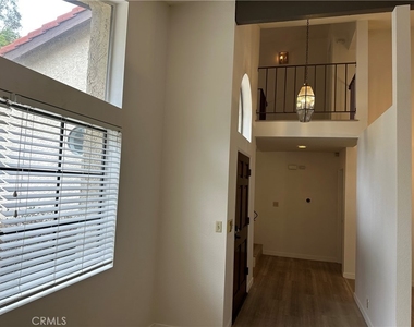 22518 Avenue San Luis - Photo Thumbnail 2