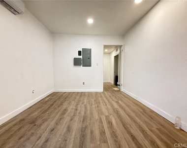 660 W 7th - Photo Thumbnail 3