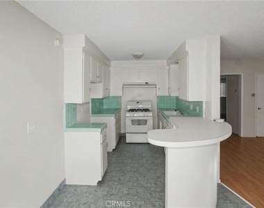 13609 Van Ness Avenue - Photo Thumbnail 6