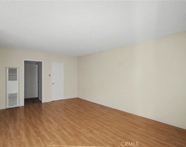 13609 Van Ness Avenue - Photo Thumbnail 3