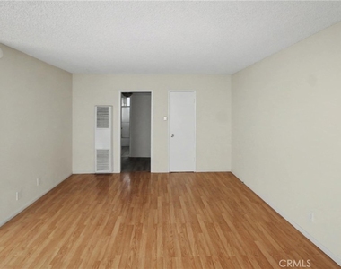 13609 Van Ness Avenue - Photo Thumbnail 4