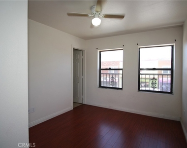 7914 Seville Avenue - Photo Thumbnail 4