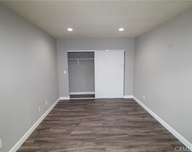 4986 Southern Avenue - Photo Thumbnail 8