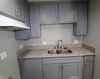 4986 Southern Avenue - Photo Thumbnail 5
