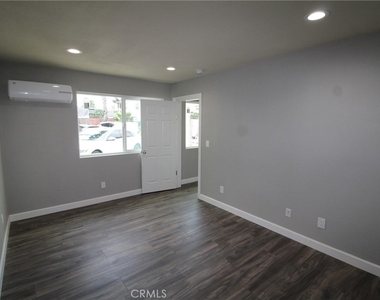 4986 Southern Avenue - Photo Thumbnail 2