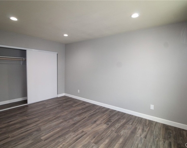 4986 Southern Avenue - Photo Thumbnail 7