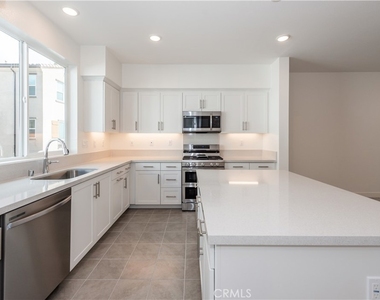 2317 W Broadway - Photo Thumbnail 14