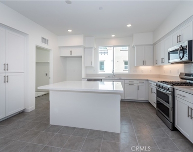 2317 W Broadway - Photo Thumbnail 12