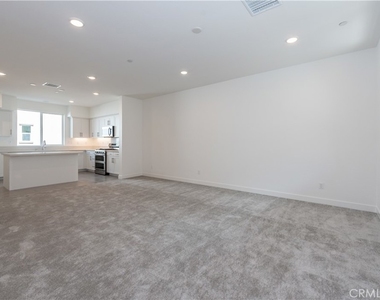 2317 W Broadway - Photo Thumbnail 8
