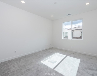 2317 W Broadway - Photo Thumbnail 21
