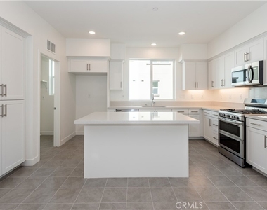 2317 W Broadway - Photo Thumbnail 10
