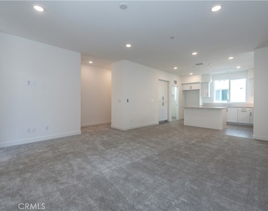 2317 W Broadway - Photo Thumbnail 9