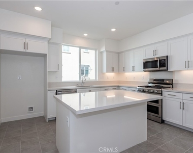 2317 W Broadway - Photo Thumbnail 11