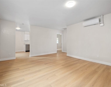 1009 N N Parton - Photo Thumbnail 5