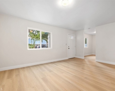 1009 N N Parton - Photo Thumbnail 11