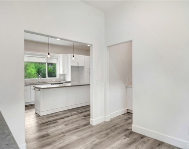 821 Melody Lane - Photo Thumbnail 9