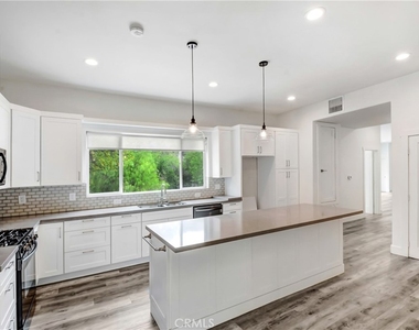 821 Melody Lane - Photo Thumbnail 8