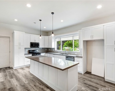 821 Melody Lane - Photo Thumbnail 7