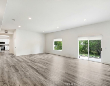 821 Melody Lane - Photo Thumbnail 5