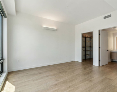 10700 Tabor Street - Photo Thumbnail 4
