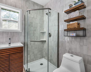 738 Westmount Drive - Photo Thumbnail 14