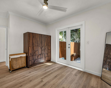 738 Westmount Drive - Photo Thumbnail 15