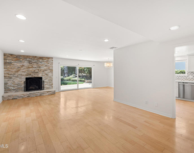 41 Oakleaf Avenue - Photo Thumbnail 2