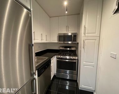 888 Eighth Avenue - Photo Thumbnail 1