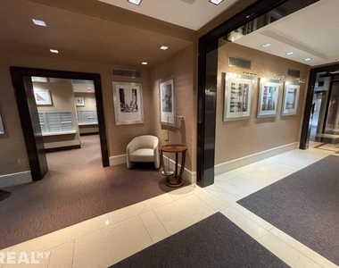 888 Eighth Avenue - Photo Thumbnail 7