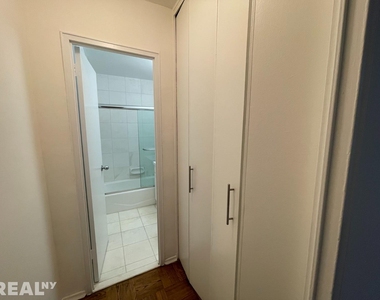 888 Eighth Avenue - Photo Thumbnail 2