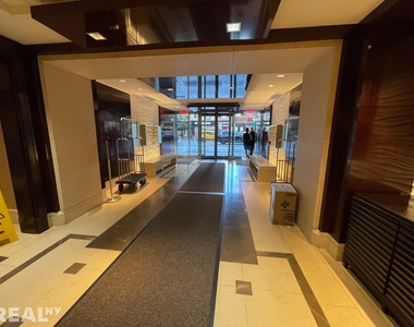 888 Eighth Avenue - Photo Thumbnail 8