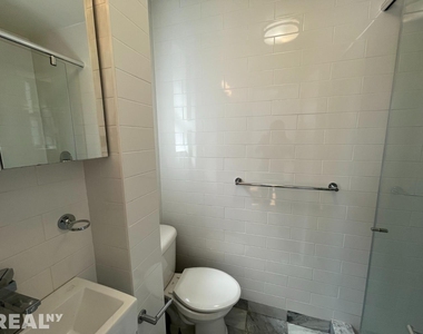 25 West 68th Street - Photo Thumbnail 5